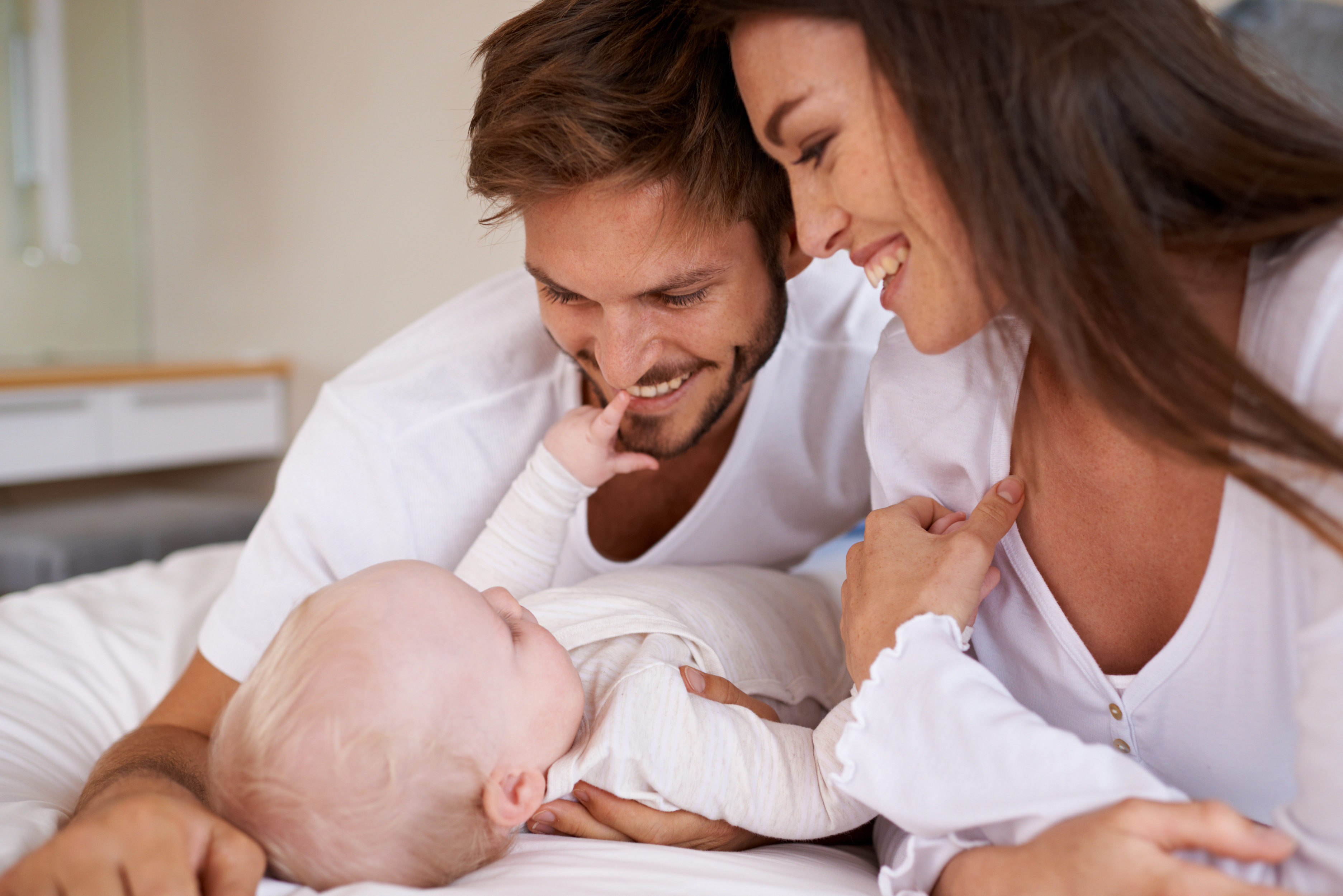 happy-father-mother-baby-bed-love-care-quality-time-together-parents-newborn-kid-relax-bedroom-family-home-with-smile-childhood-development-caring-support-bonding